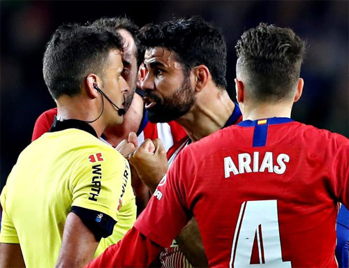 Thắng Atletico, Barca chạm một tay vào La Liga