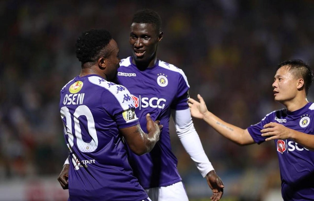 Kết quả vòng 4 V-League: Thắng đậm SLNA, Hà Nội FC trở lại ngôi đầu
