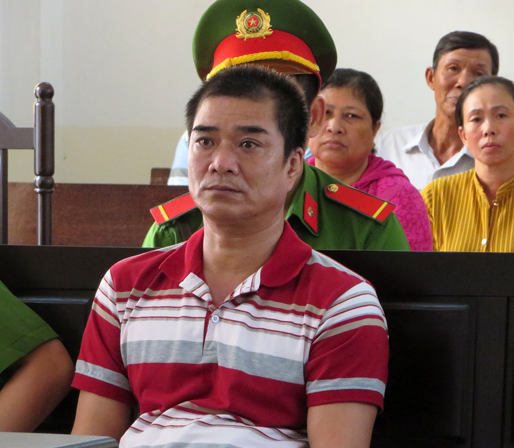 Ngồi tù vì đánh người Ngồi tù vì đánh người