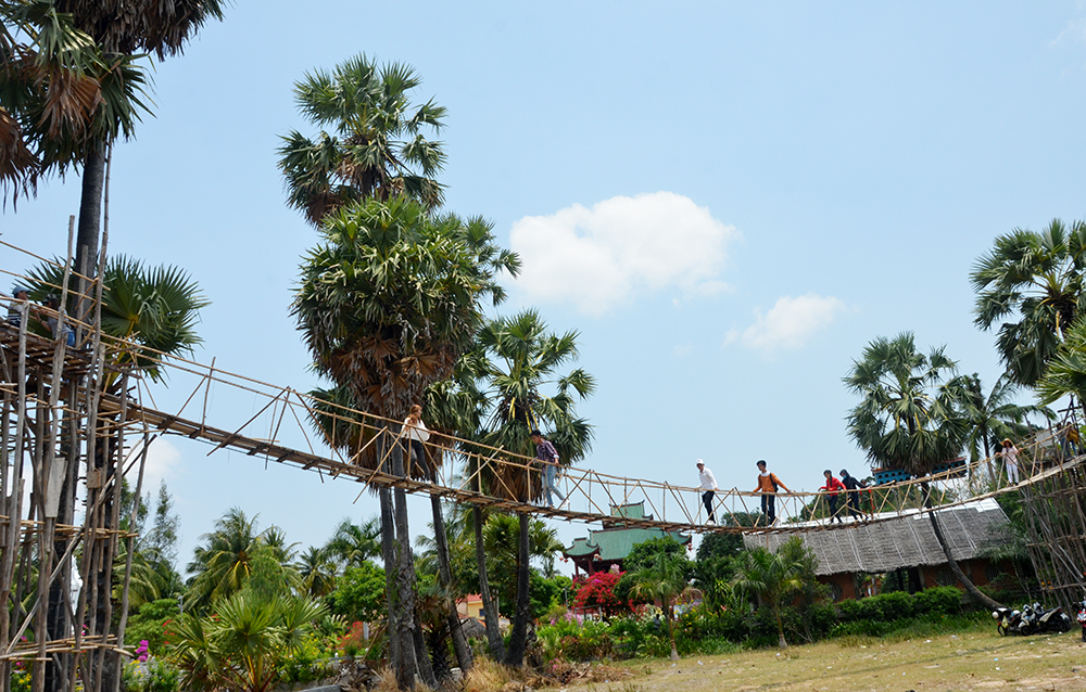Khám phá chùa Lầu
