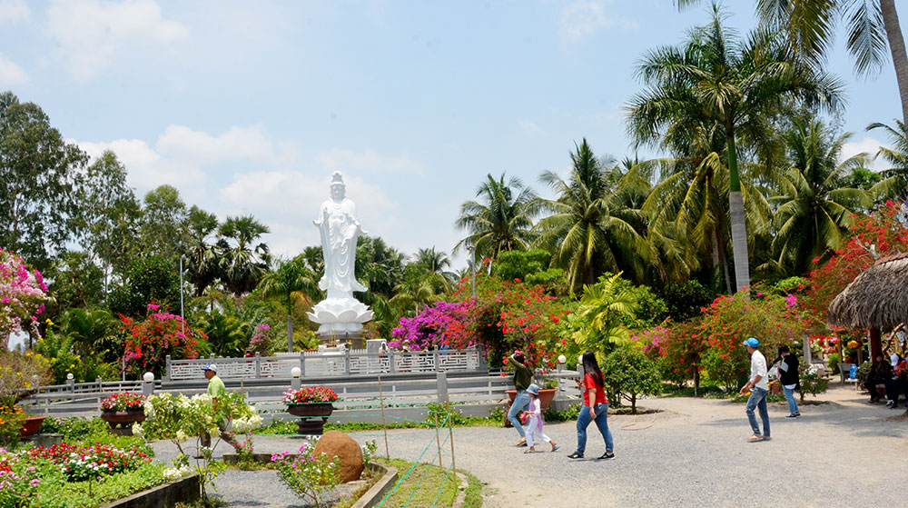 Khám phá chùa Lầu