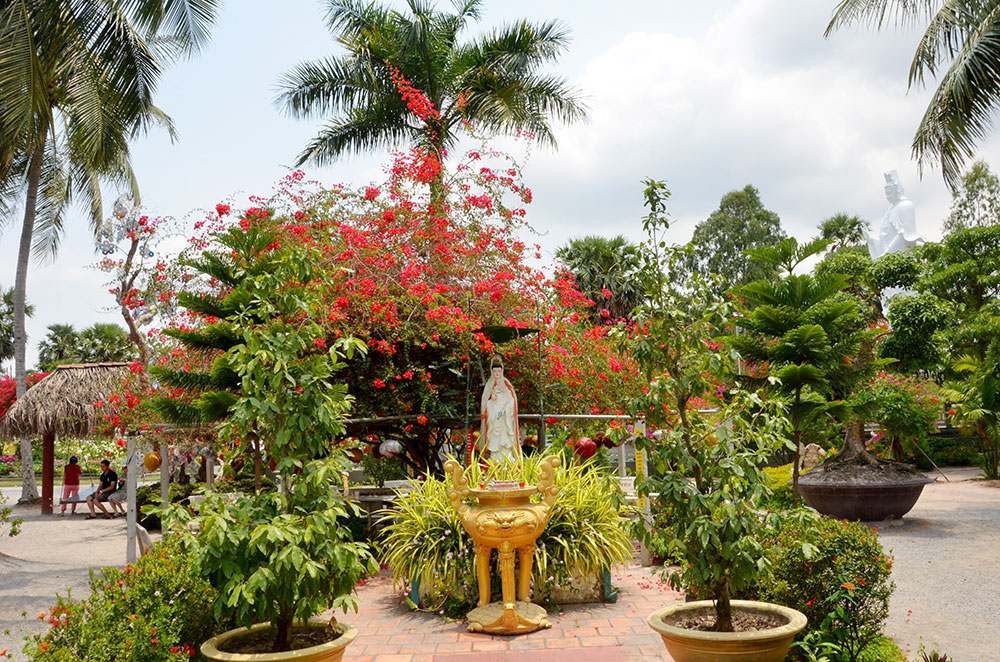 Khám phá chùa Lầu