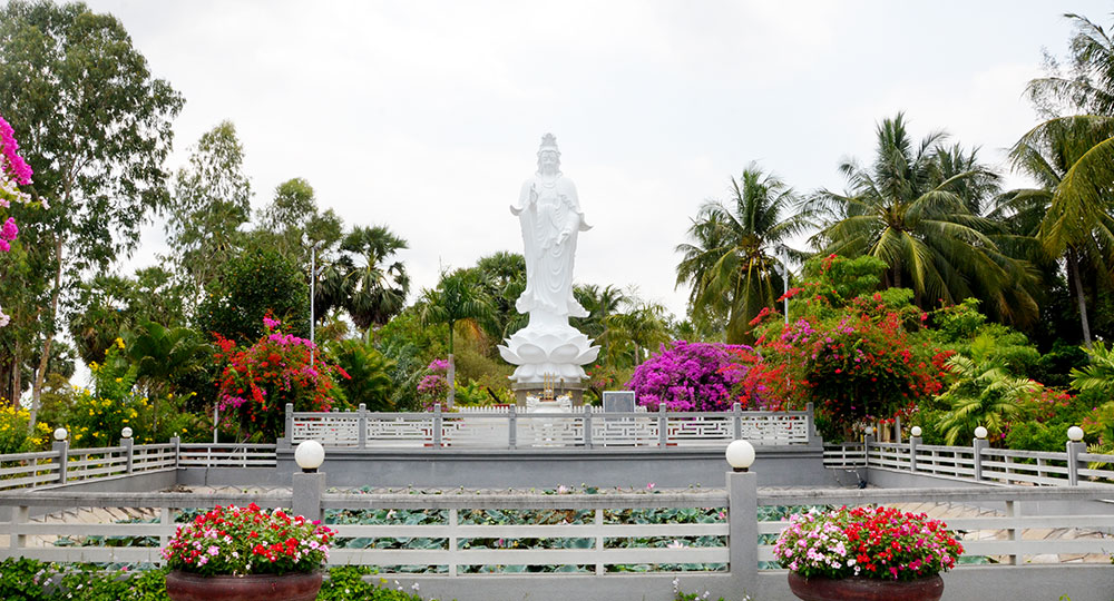 Khám phá chùa Lầu