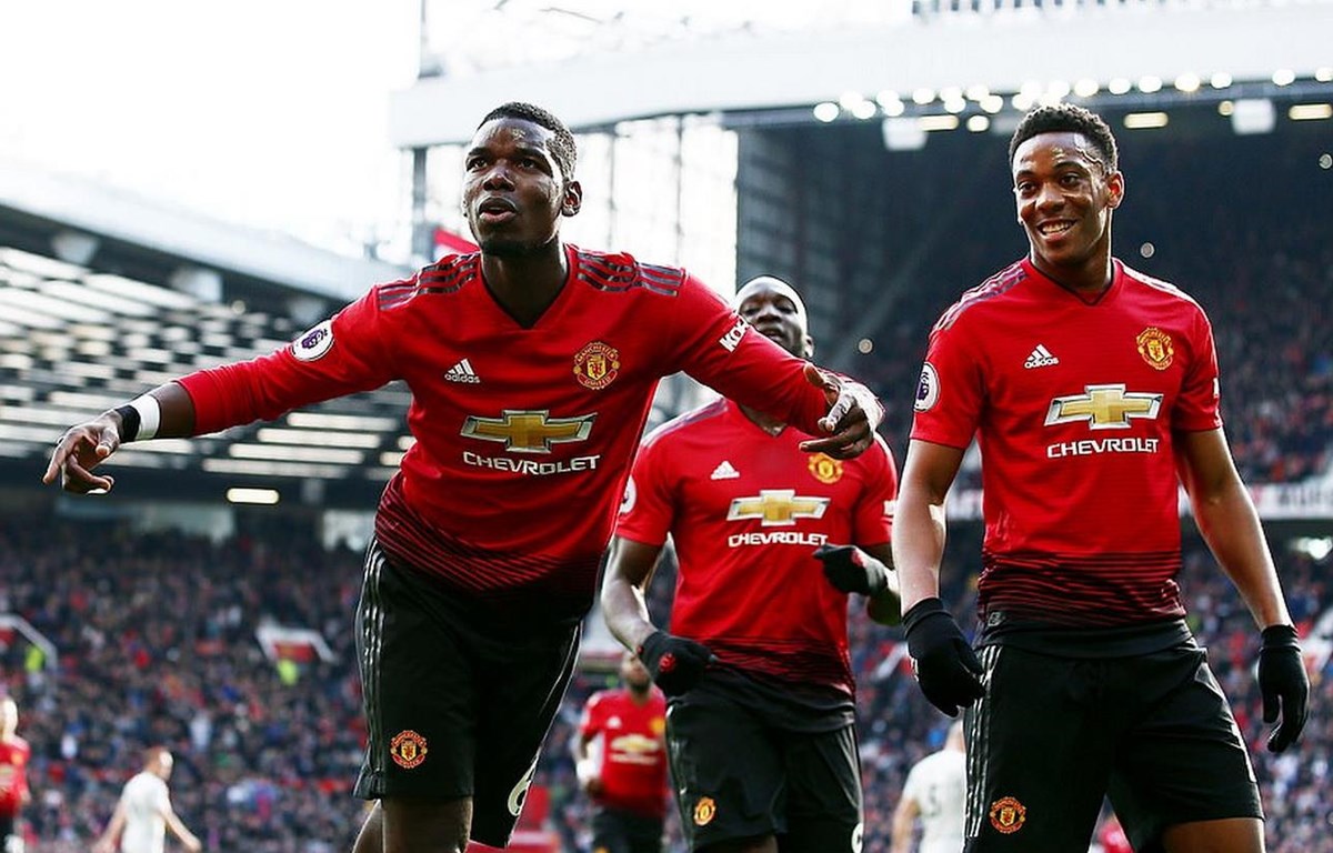 Paul Pogba lập cú đúp, M.U khiến cuộc đua tốp 4 'rực lửa'