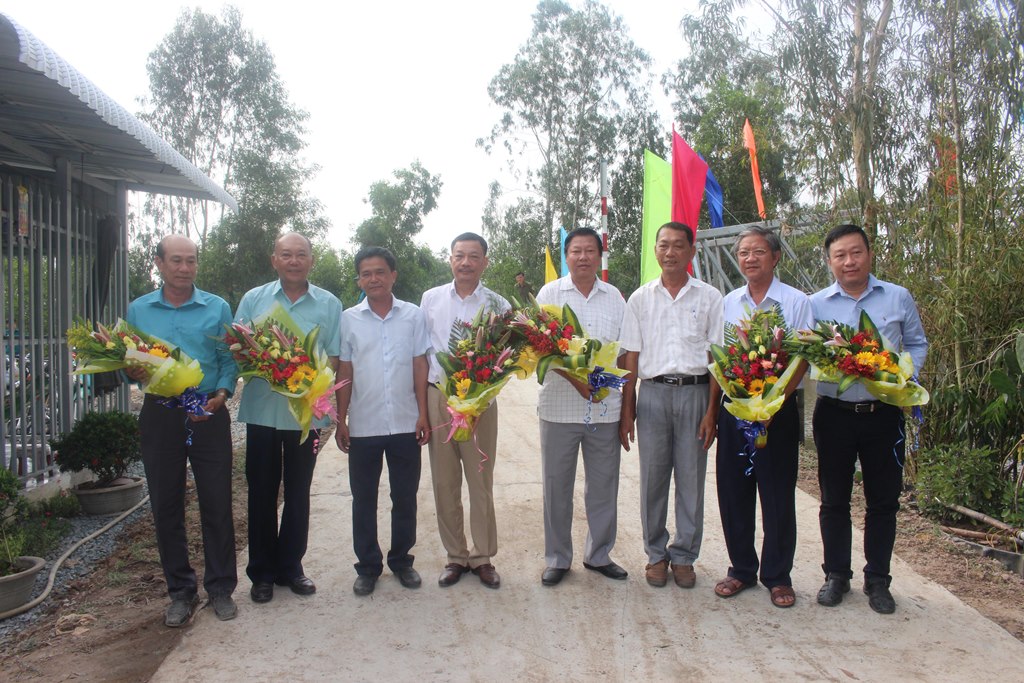 Góp sức cho cầu nông thôn