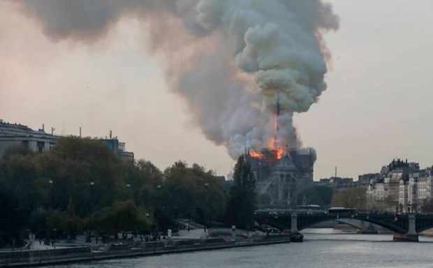 Cháy Nhà thờ Đức Bà Paris: Tổng thống Pháp Macron đến hiện trường