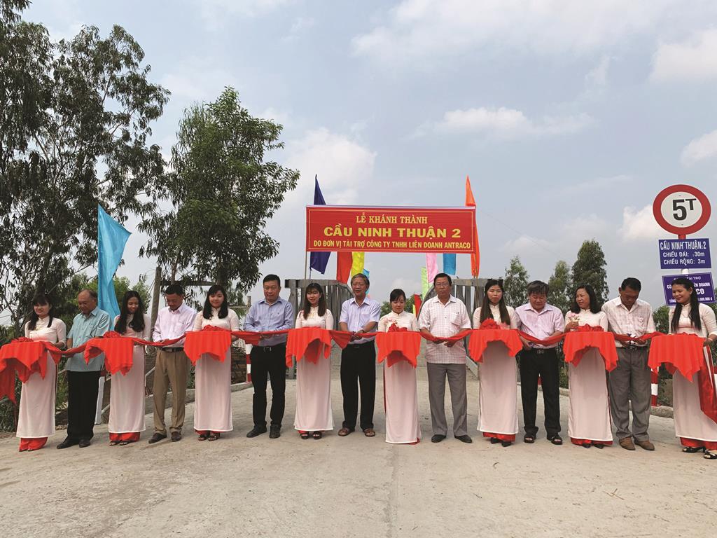 Góp sức cho cầu nông thôn
