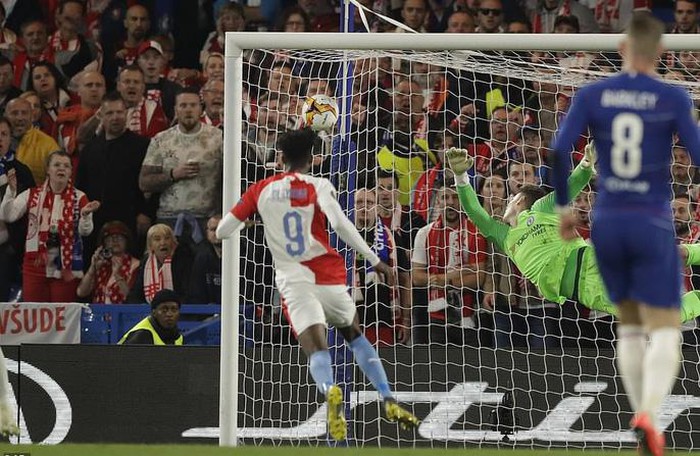Rượt đuổi 7 bàn, Chelsea suýt trả giá đắt tại Europa League