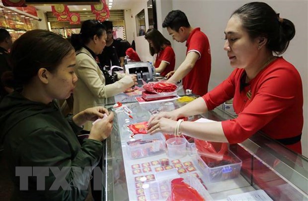Thị trường vàng trong nước có một tuần giao dịch khá biến động
