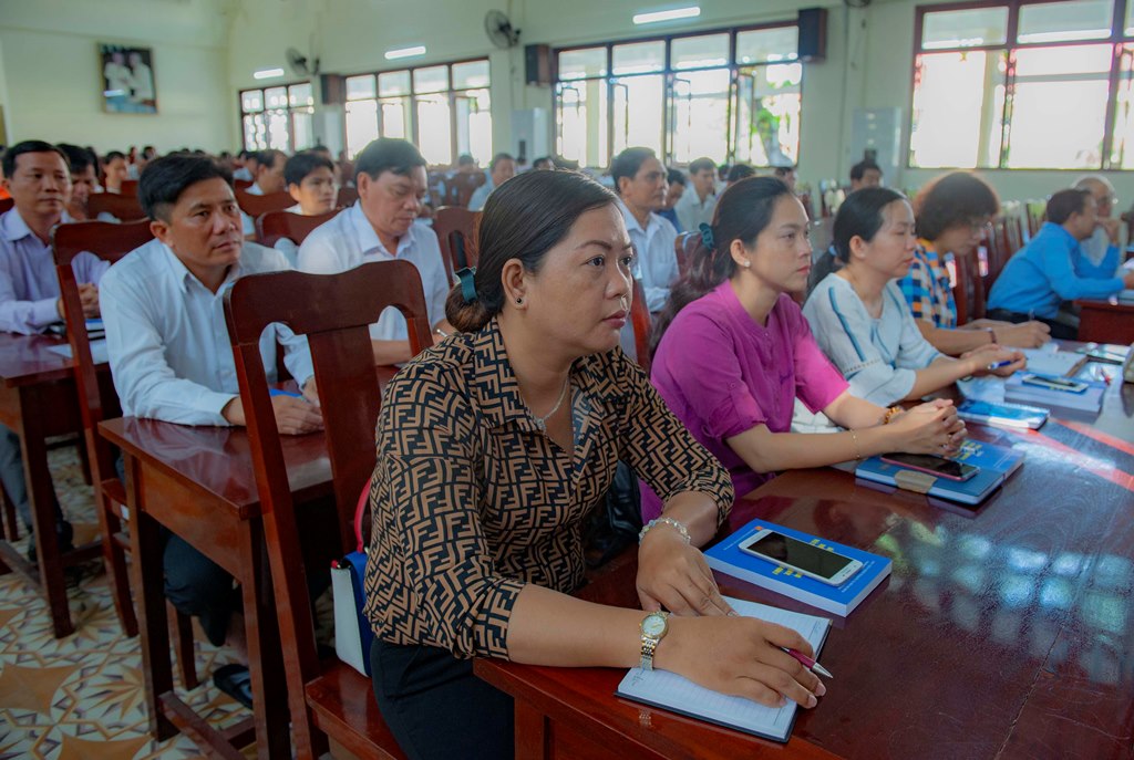 Khai giảng lớp bồi dưỡng, cập nhật kiến thức cho cán bộ, lãnh đạo và khóa đào tạo thạc sĩ quản lý kinh tế