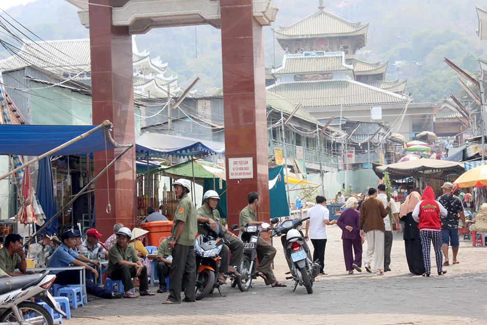 Đảm bảo an ninh trật tự Lễ hội Vía Bà Chúa Xứ núi Sam Đảm bảo an ninh trật tự Lễ hội Vía Bà Chúa Xứ núi Sam