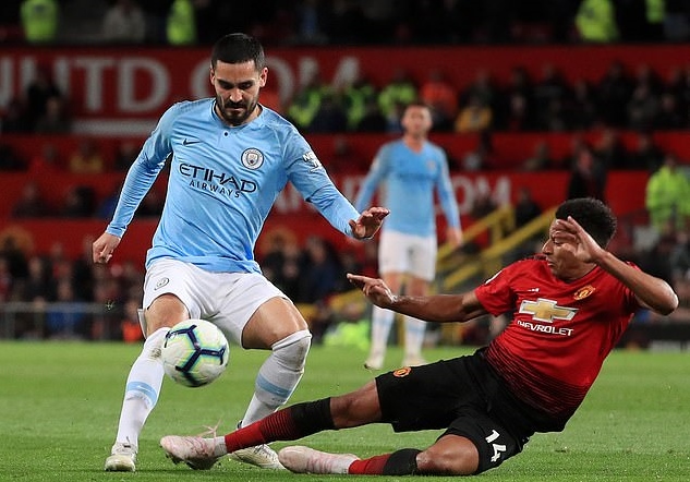 ‘Phá sập’ Old Trafford, Man City tiến bước dài tới ngôi vô địch