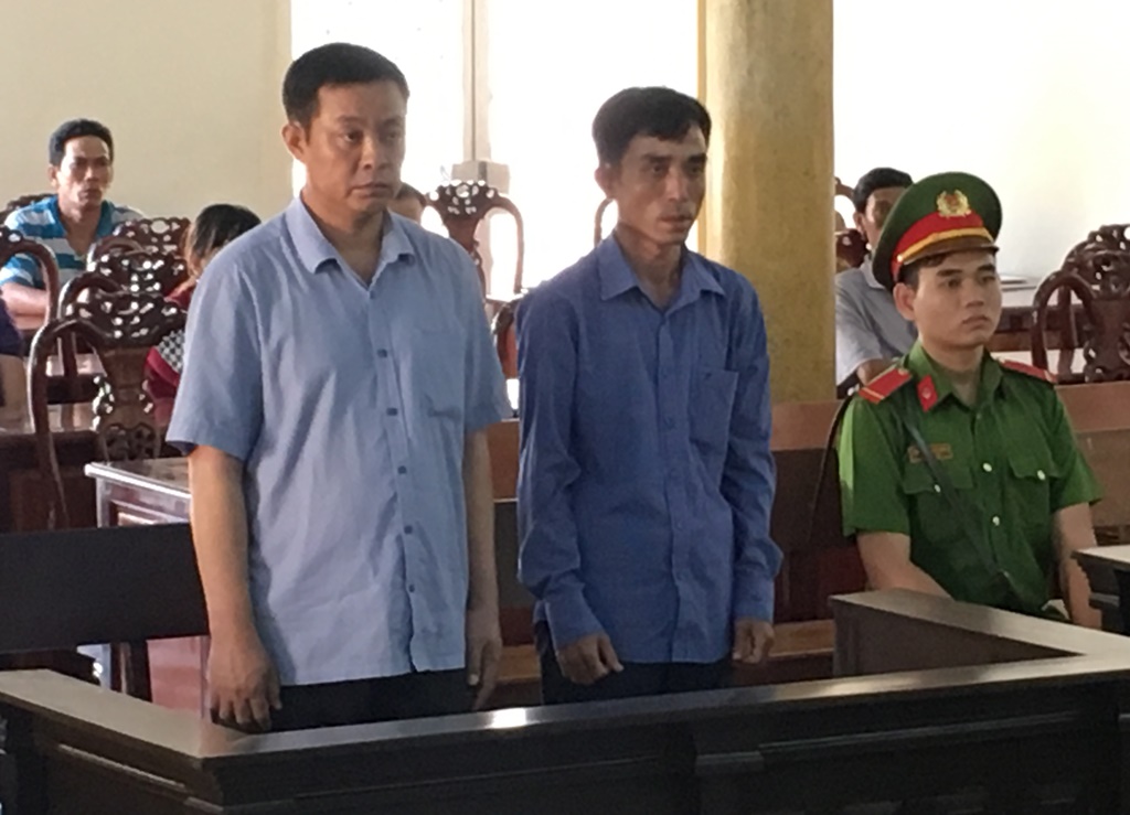 Lãnh án tù vì chiếm đoạt tiền công quỹ