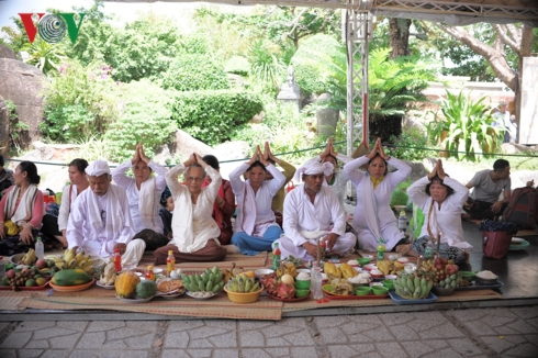 Khoảng 100 ngàn lượt người tham gia Lễ hội Tháp Bà Ponagar