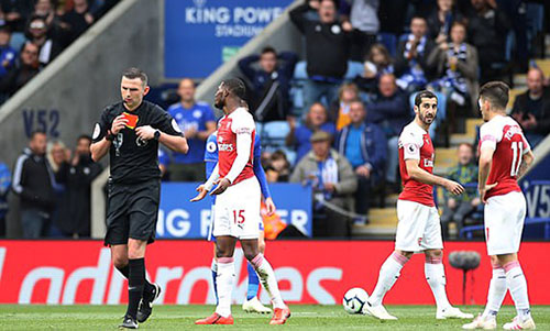Arsenal thua trận thứ ba liên tiếp