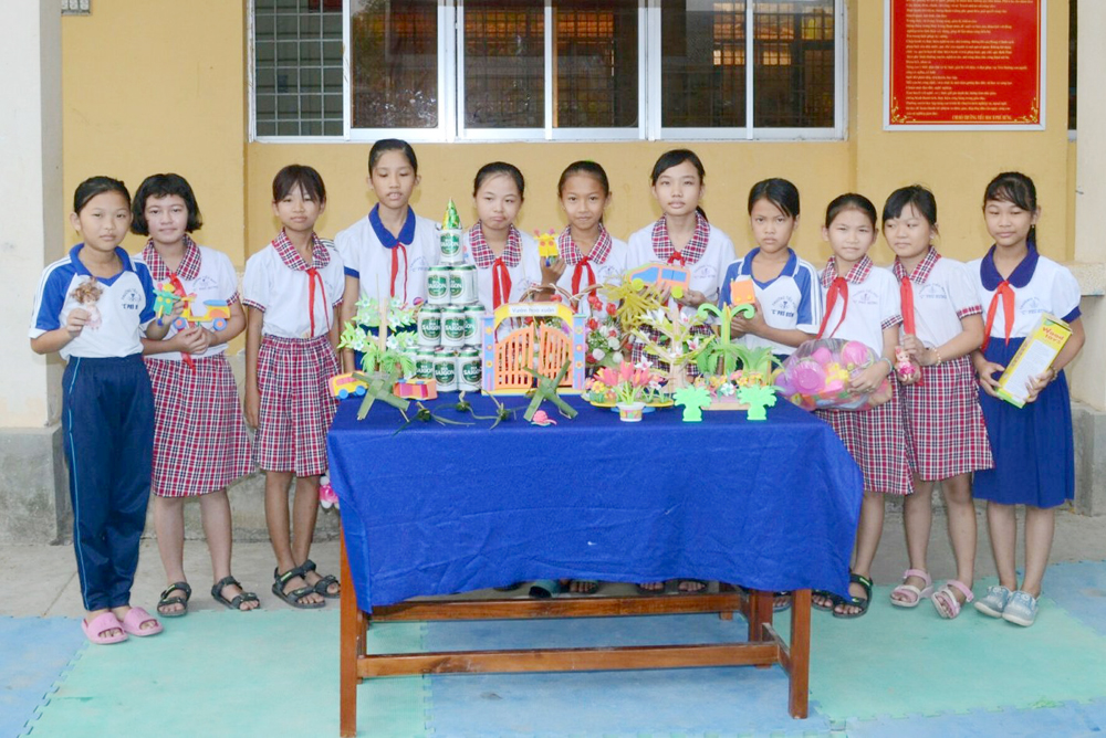 Học sinh Phú Tân hào hứng với hoạt động trải nghiệm sáng tạo