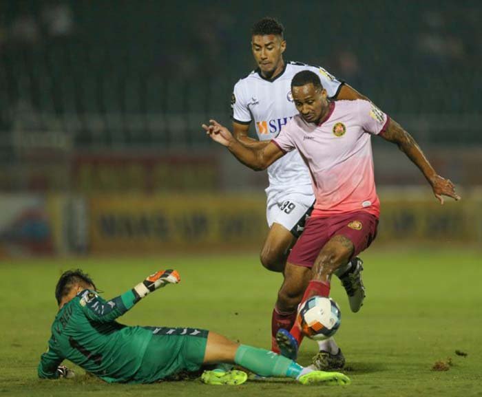 Dư âm vòng 7 V-League: Hà Nội đoạt lại ngai vàng, HAGL đánh rơi chiến thắng