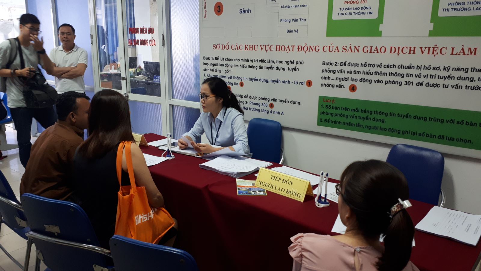 Cân nhắc kỹ việc thống nhất thời gian làm việc của công chức, viên chức