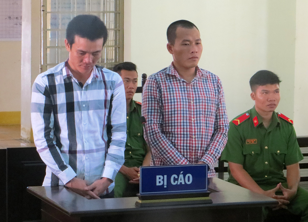 2 đối tượng cướp giật tại phà Vàm Cống lãnh án 4 năm tù 2 đối tượng cướp giật tại phà Vàm Cống lãnh án 4 năm tù