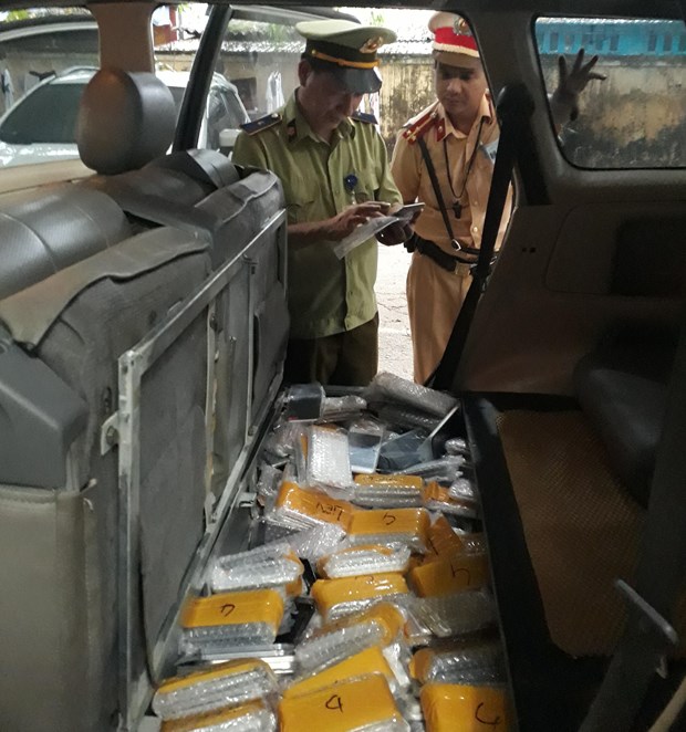 Bắt vụ vận chuyển hơn 500 điện thoại nhập lậu giá trị trên 1 tỷ đồng