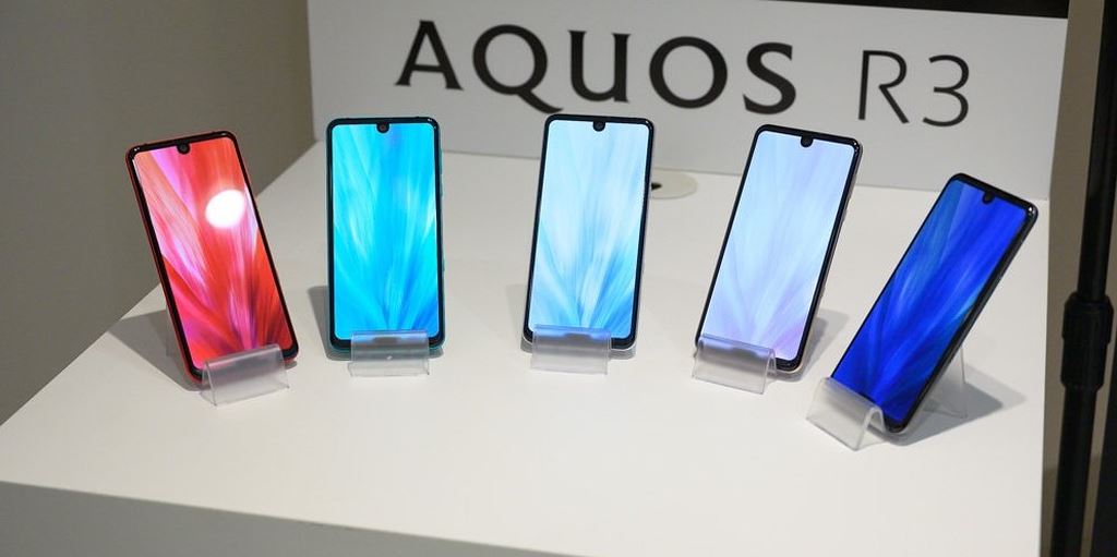 Sharp Aquos R3 có màn hình gồm cả giọt nước và tai thỏ