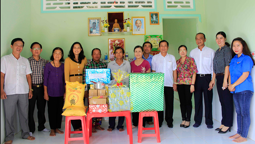 TP. Long Xuyên trao 4 căn nhà và khánh thành Trạm Y tế phường Mỹ Thới