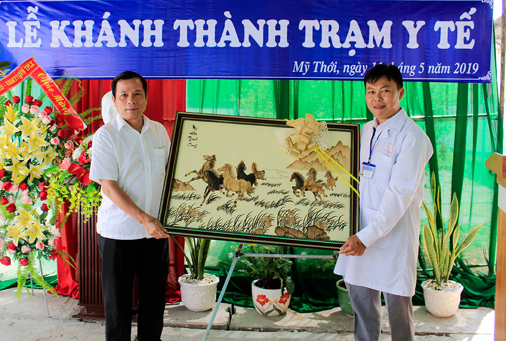 TP. Long Xuyên trao 4 căn nhà và khánh thành Trạm Y tế phường Mỹ Thới