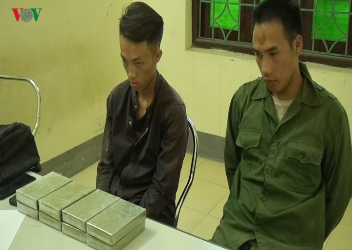 Tóm gọn 2 đối tượng vận chuyển 8 bánh heroin từ Lào về Điện Biên