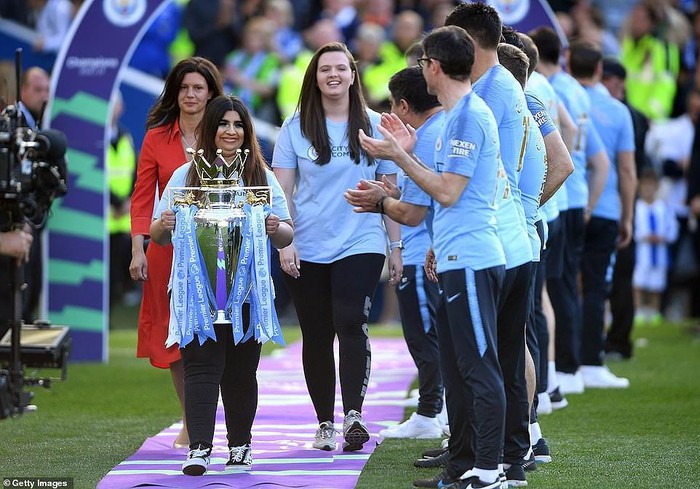 Man City vô địch, số phận quá nghiệt ngã với Liverpool
