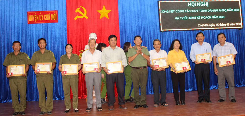 Công an An Giang thực hiện tiêu chí 19 trong xây dựng nông thôn mới