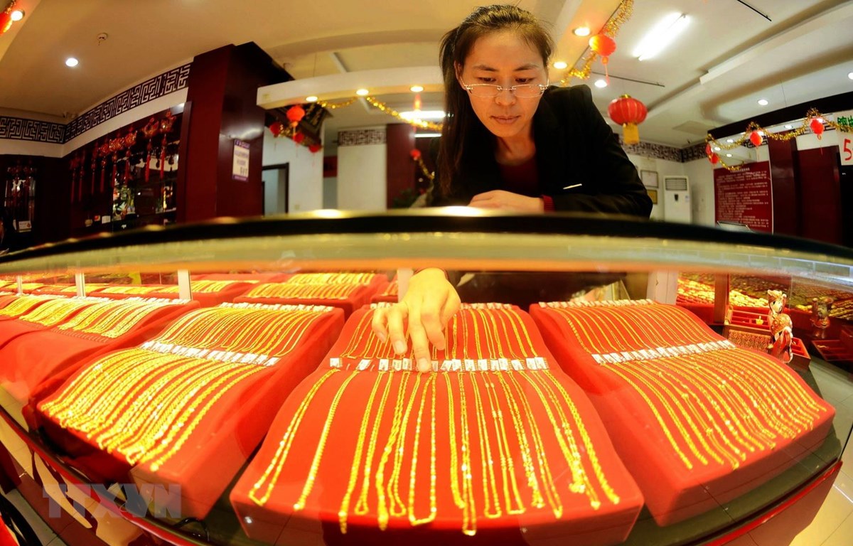 Giá vàng Châu Á vững giá, "rời" mức cao nhất trong một tháng