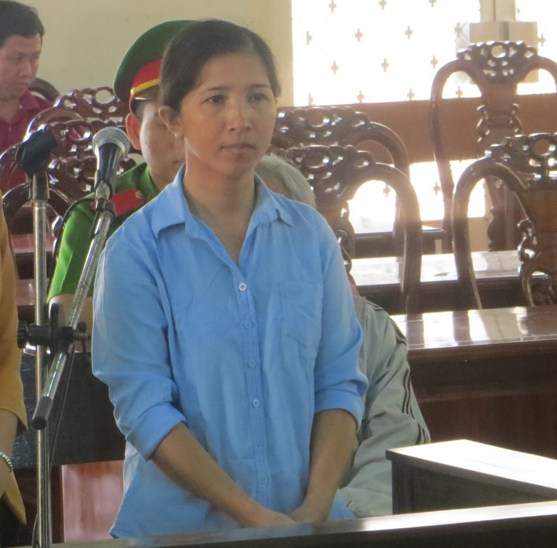 Thủ quỹ và kế toán tham ô