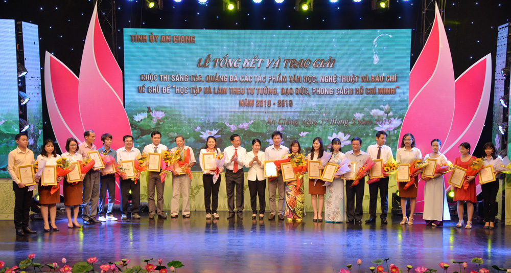 Trao giải 73 tác phẩm xuất sắc viết về chủ đề “Học tập và làm theo tư tưởng, đạo đức, phong cách Hồ Chí Minh”