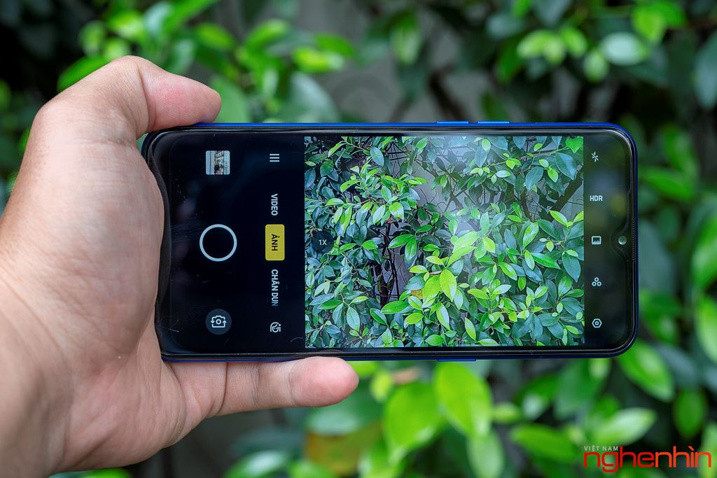 Mở hộp Realme C2 mặt lưng vân kim cương có giá dưới 3 triệu đồng
