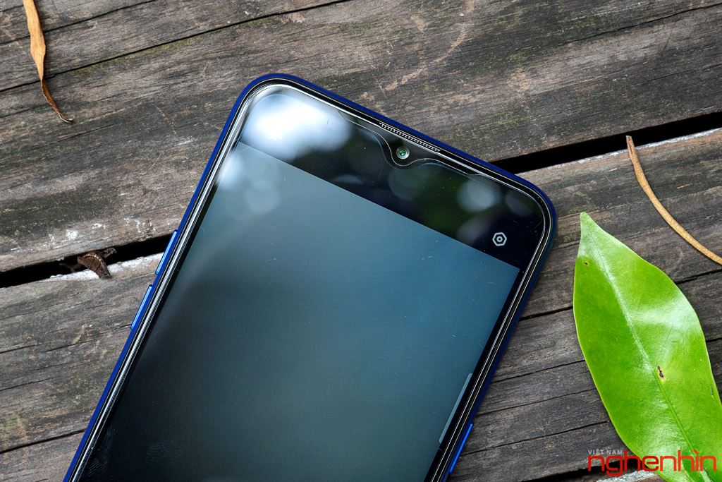 Mở hộp Realme C2 mặt lưng vân kim cương có giá dưới 3 triệu đồng