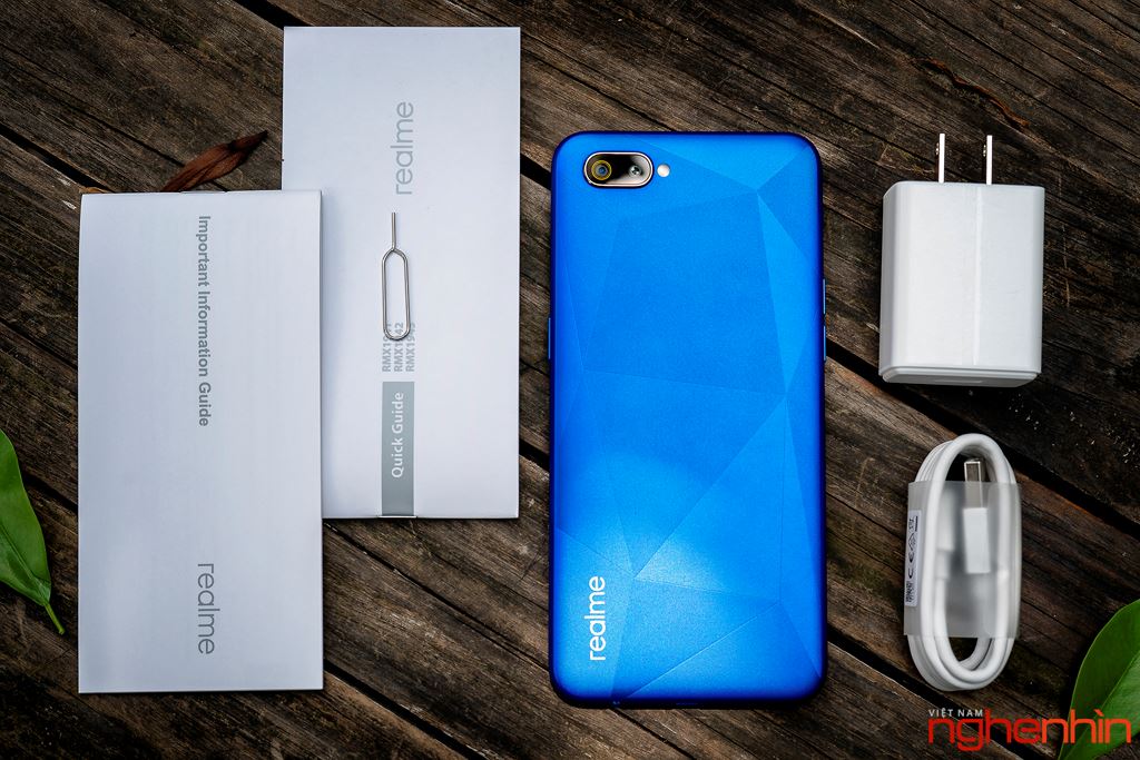 Mở hộp Realme C2 mặt lưng vân kim cương có giá dưới 3 triệu đồng