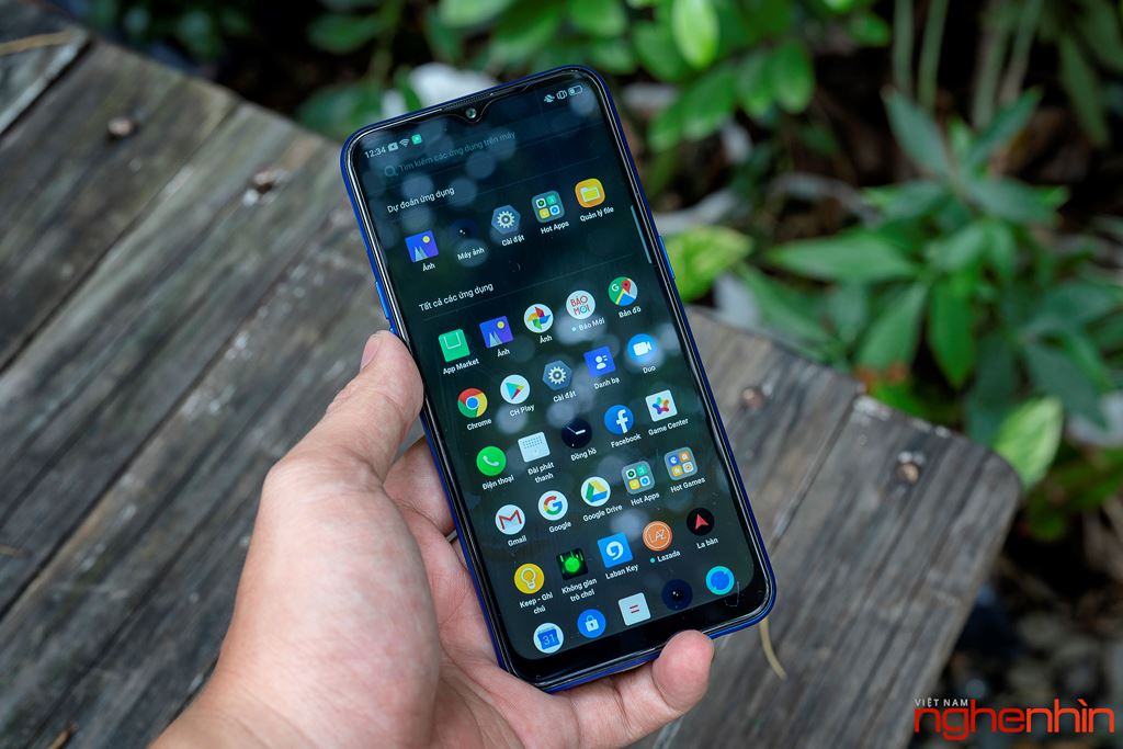 Mở hộp Realme C2 mặt lưng vân kim cương có giá dưới 3 triệu đồng