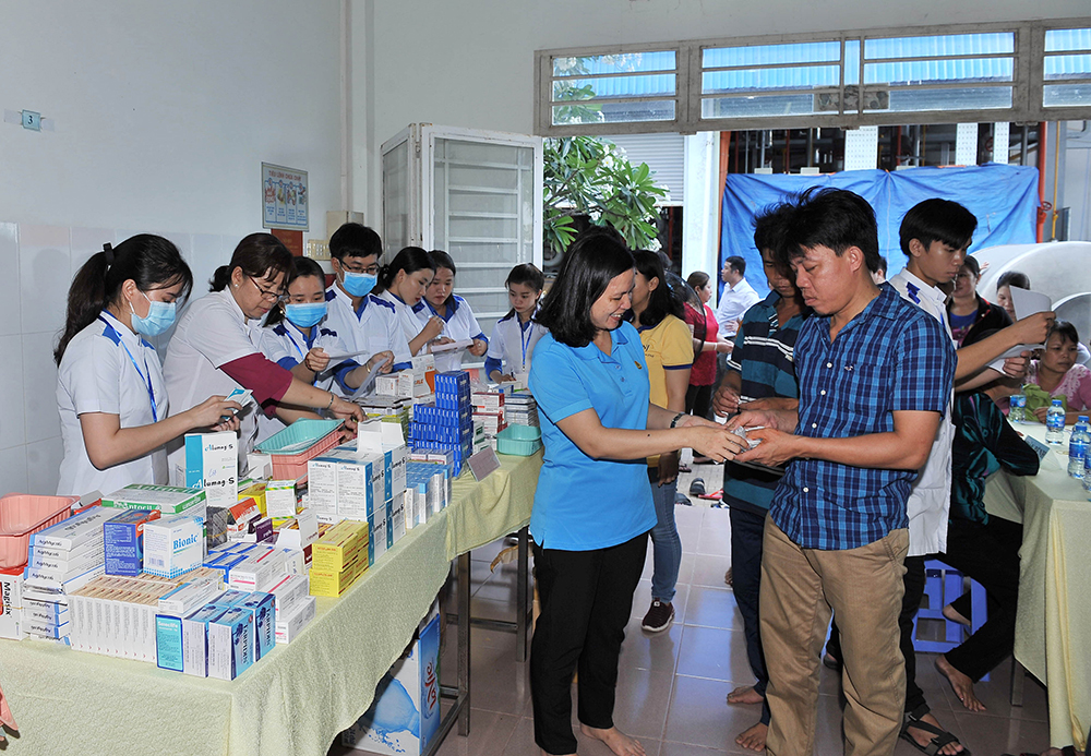 300 công nhân Công ty Cổ phần Xuất nhập khẩu thủy sản An Mỹ được khám bệnh, tư vấn và cấp thuốc miễn phí 300 công nhân Công ty Cổ phần Xuất nhập khẩu thủy sản An Mỹ được khám bệnh, tư vấn và cấp thuốc miễn phí