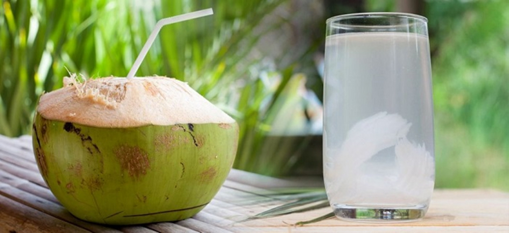 Công dụng tuyệt vời của nước dừa đối với sức khỏe trong những ngày nắng nóng