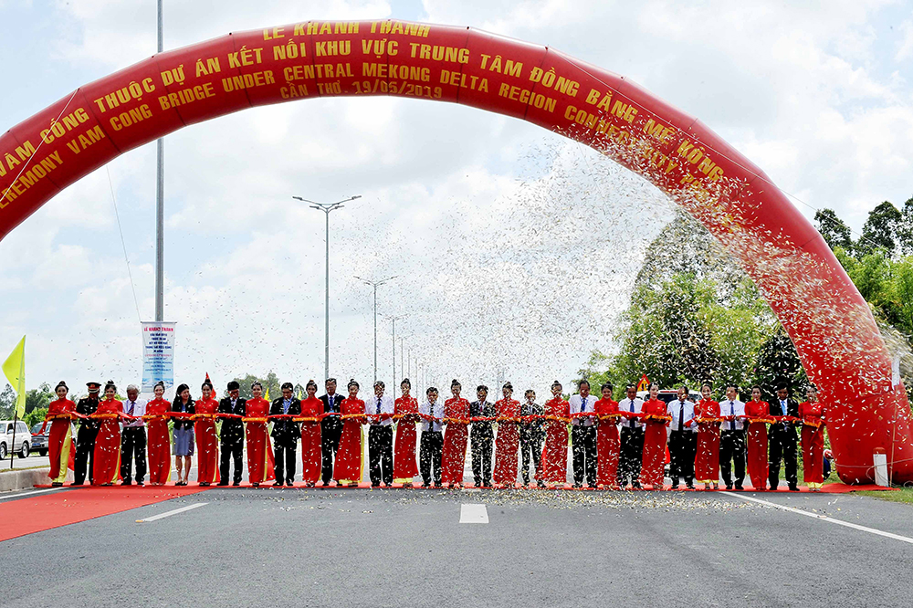 Khánh thành và thông xe cầu Vàm Cống Khánh thành và thông xe cầu Vàm Cống
