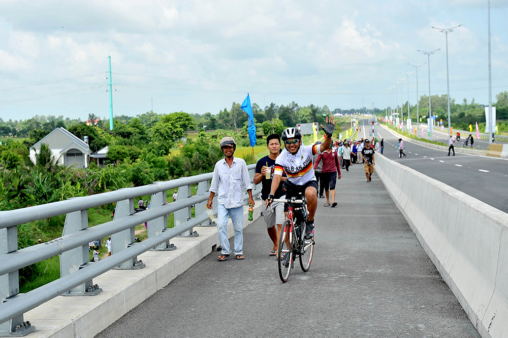 Khánh thành và thông xe cầu Vàm Cống Khánh thành và thông xe cầu Vàm Cống