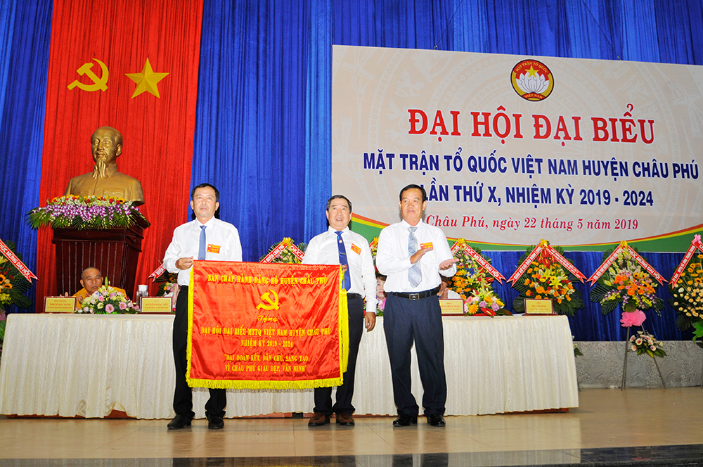 61 đại biểu tham gia Ban Chấp hành UBMTTQ Việt Nam huyện Châu Phú, nhiệm kỳ 2019-2024 61 vị tham gia Ban Chấp hành UBMTTQ Việt Nam huyện Châu Phú, nhiệm kỳ 2019-2024