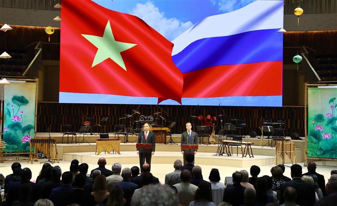Thủ tướng Nguyễn Xuân Phúc và Thủ tướng Nga Dmitri A. Medvedev dự lễ khai mạc Năm hữu nghị chéo Việt - Nga