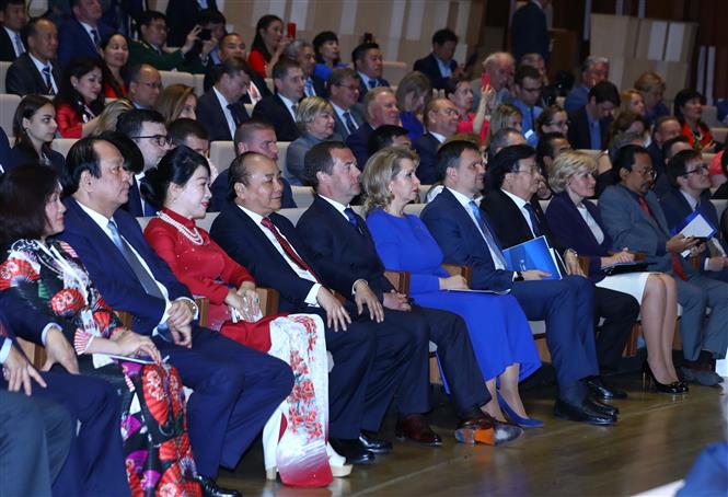 Thủ tướng Nguyễn Xuân Phúc và Thủ tướng Nga Dmitri A. Medvedev dự lễ khai mạc Năm hữu nghị chéo Việt - Nga