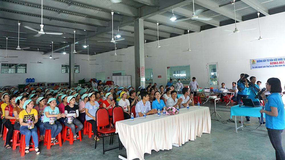 300 công nhân tham gia mô hình “Sức khỏe của bạn” và khám bệnh miễn phí 300 công nhân tham gia mô hình “Sức khỏe của bạn” và khám bệnh miễn phí