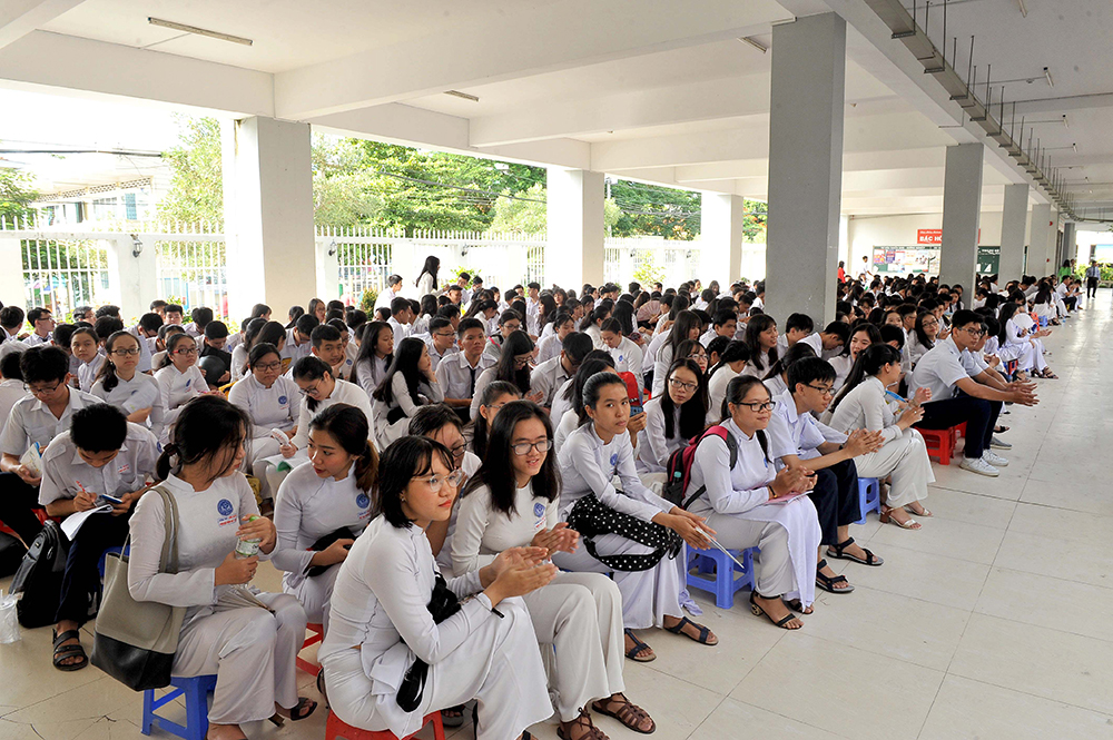 Trường PTTH Long Xuyên tổng kết năm học 2018- 2019 Trường PTTH Long Xuyên tổng kết năm học 2018- 2019