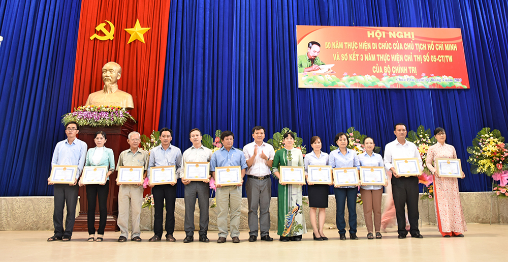 Châu Phú sơ kết 3 năm thực hiện Chỉ thị số 05 của Bộ Chính trị Châu Phú sơ kết 3 năm thực hiện Chỉ thị số 05 của Bộ Chính trị
