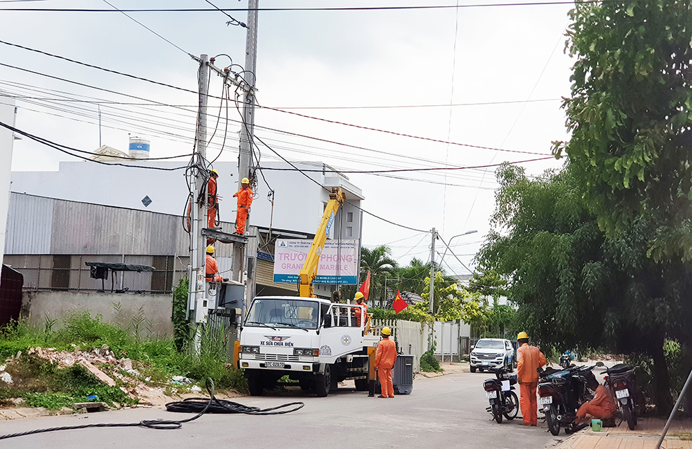 Thời điện, xăng tăng giá