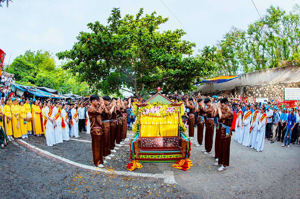 Khai hội Vía Bà Chúa Xứ núi Sam năm 2019