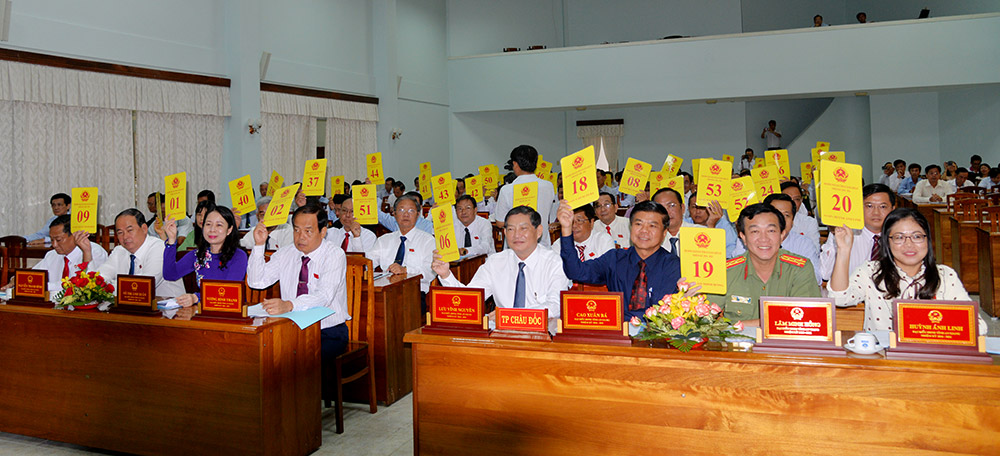 HĐND tỉnh khóa IX bầu ông Nguyễn Thanh Bình giữ chức Chủ tịch UBND tỉnh, nhiệm kỳ 2016-2021